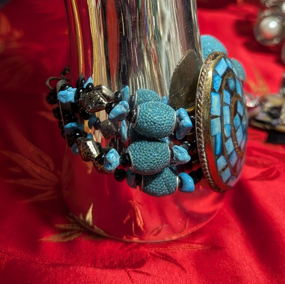 Vintage Brass & Inlay Faux Turquoise Oval Shaped Statement Bracelet. - Picture 4 of 10